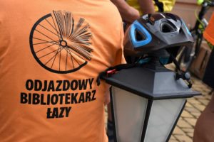 Logo rajdu odjazdowy bibliotekarz i rowerowy kask