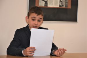 Uczeń, który zajęła 2 miejsce w konkursie Wszystkie dzieci pięknie czytają edycja XIX czytający swój tekst
